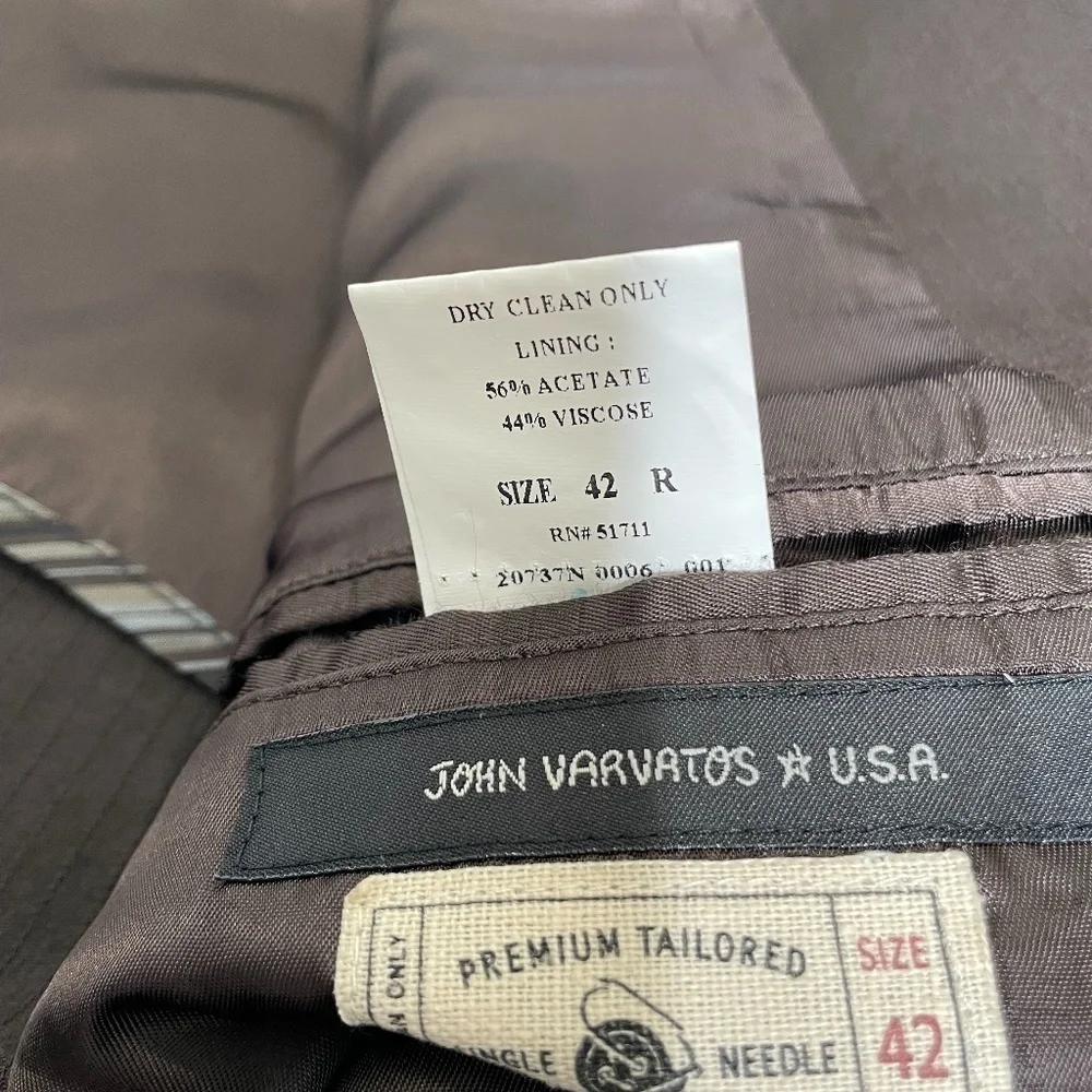 John Varvatos Brown Suit Top Model Kern 100 % Cotton - 42R